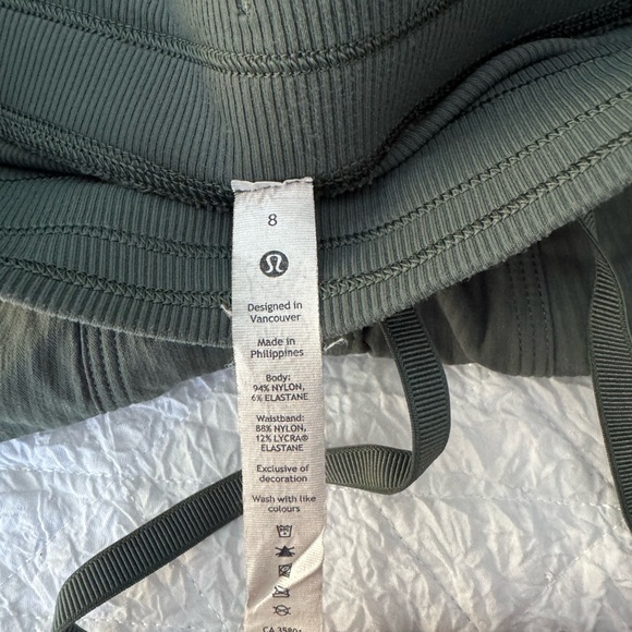 Women’s lululemon lightweight green pants size 8 - Picture 4 of 4